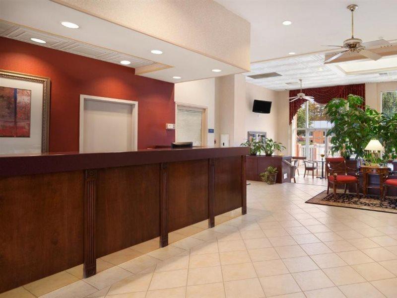 Baymont By Wyndham Warrenton Hotel Exterior photo