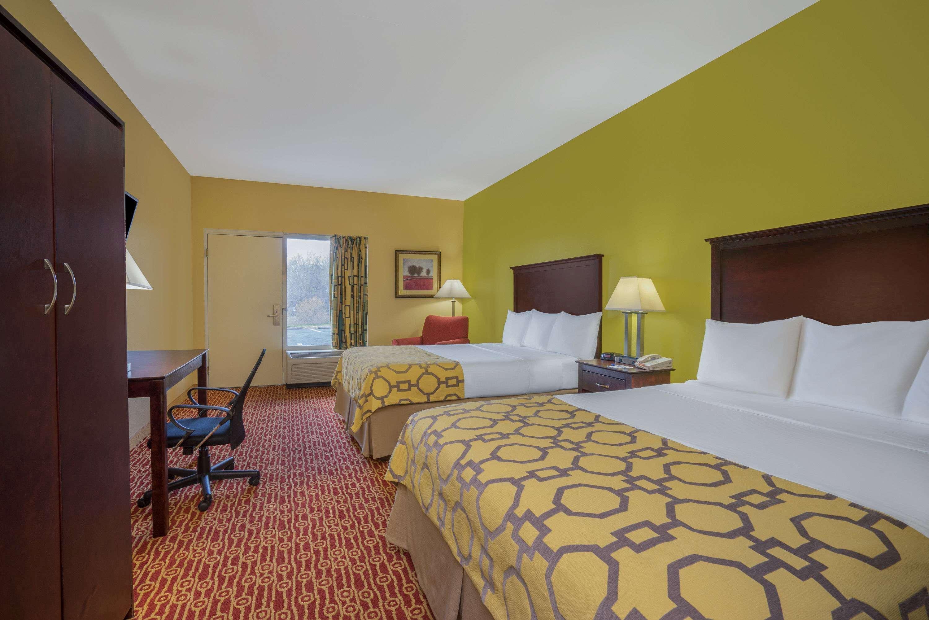 Baymont By Wyndham Warrenton Hotel Exterior photo