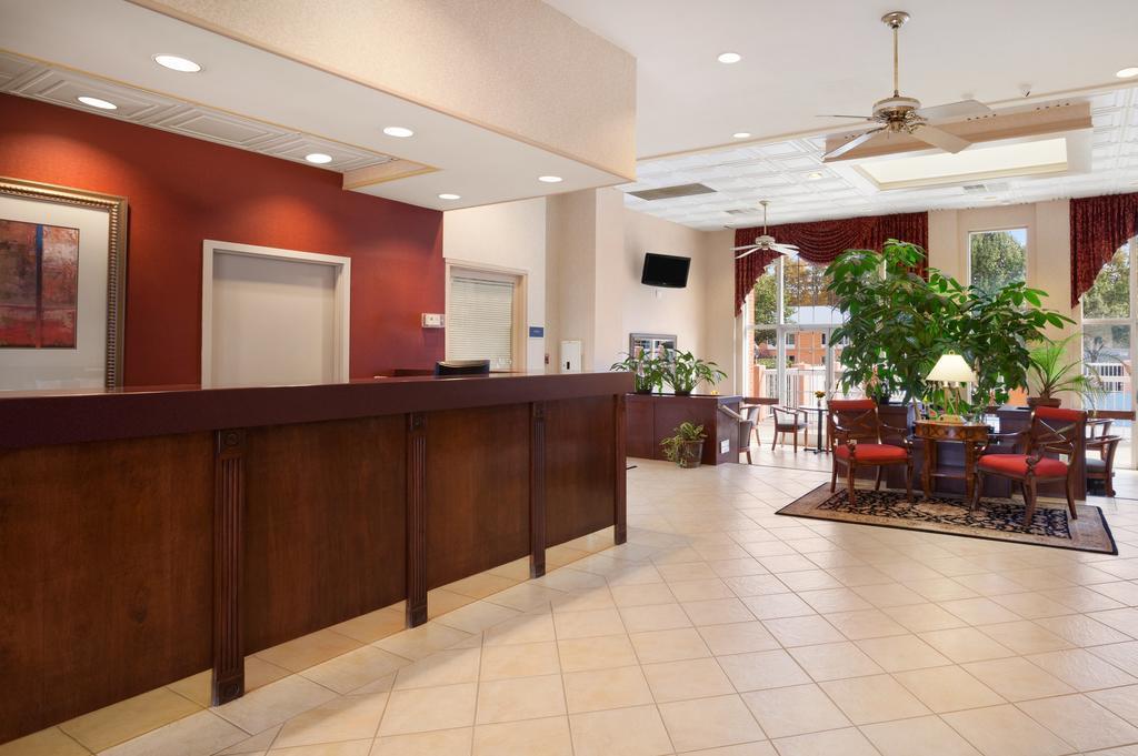 Baymont By Wyndham Warrenton Hotel Exterior photo
