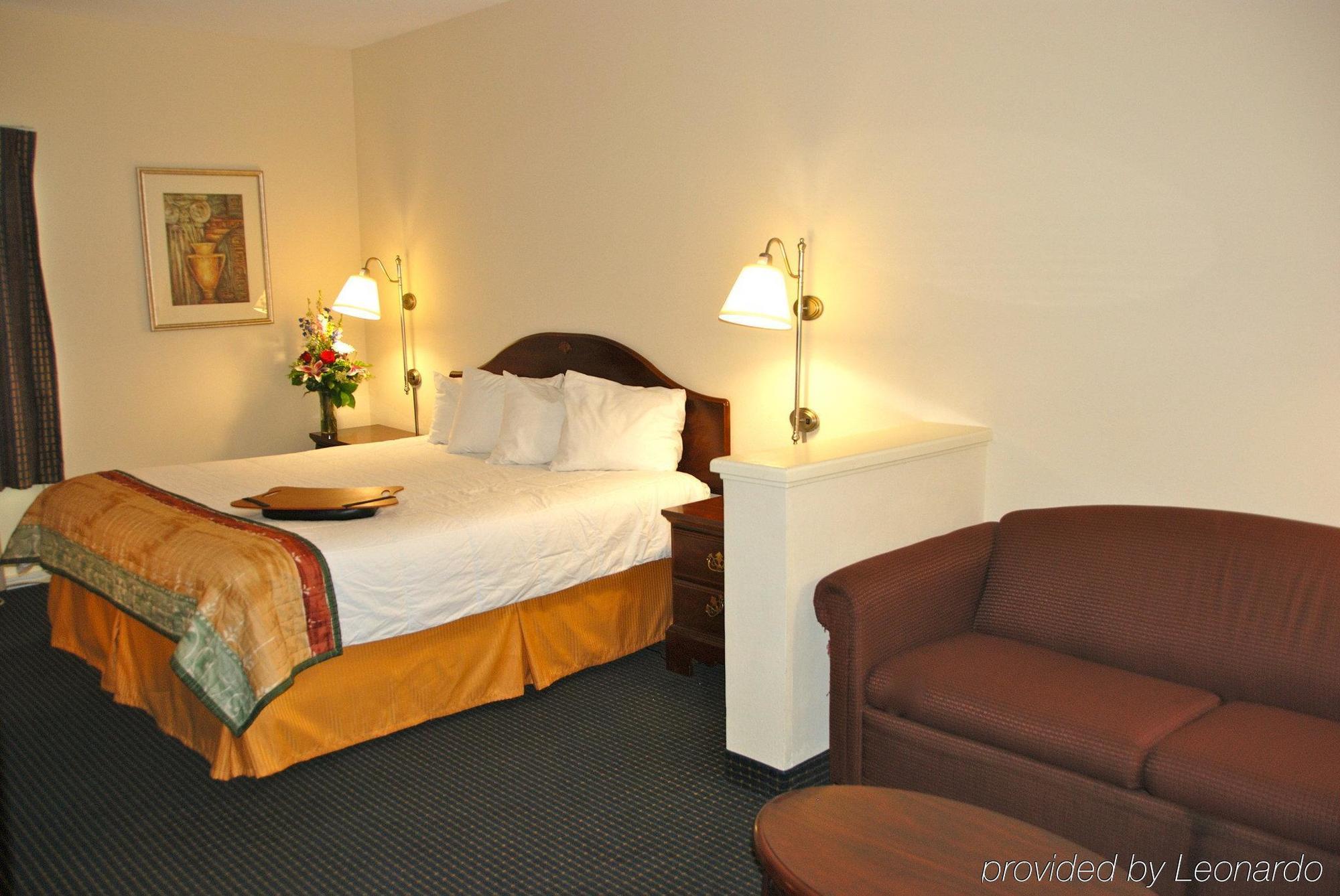 Baymont By Wyndham Warrenton Hotel Exterior photo